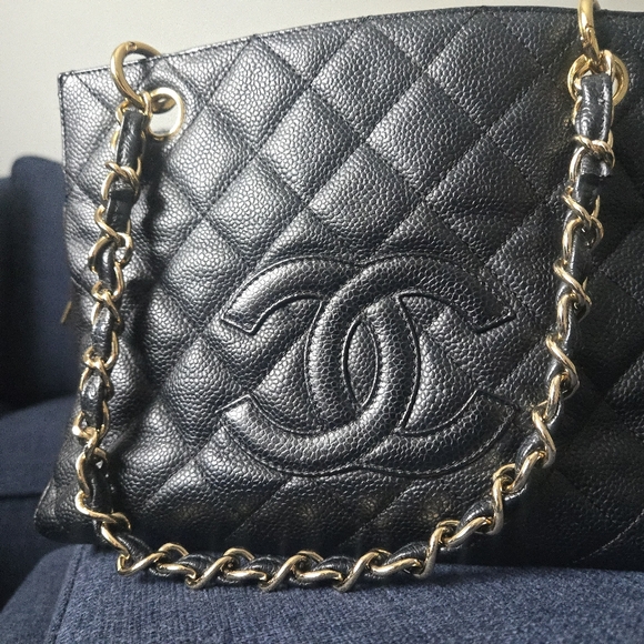 Chanel Vintage Caviar Petite Timeless Shopper Tote – Black - Picture 7 of 17